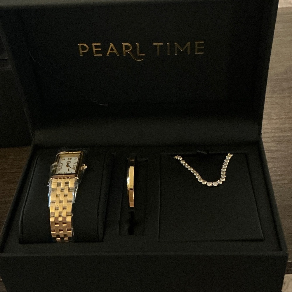 Gold Women's Jewelry Set